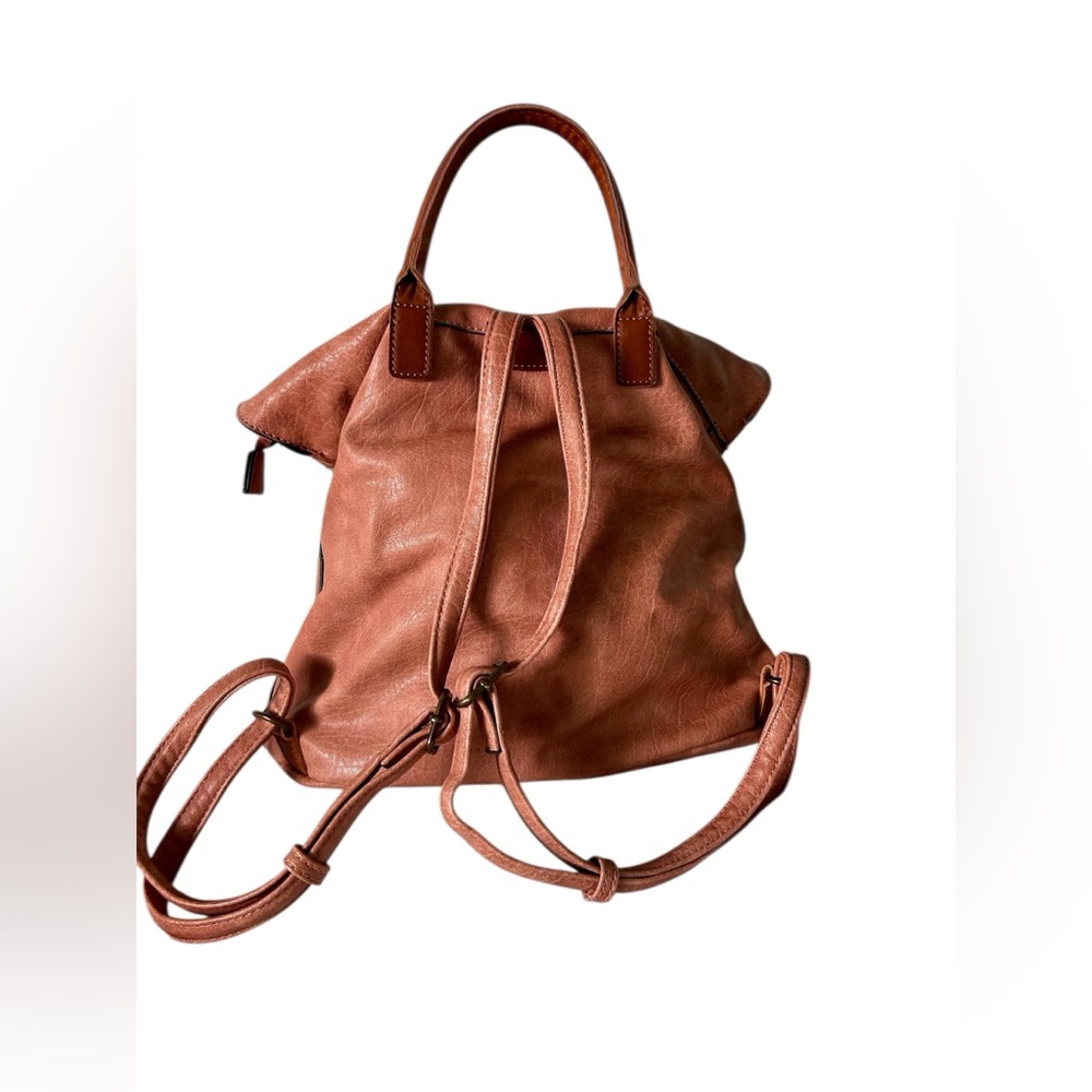 Chillx by Le Miel flap top, zip top backpack in blush - Picture 2 of 10